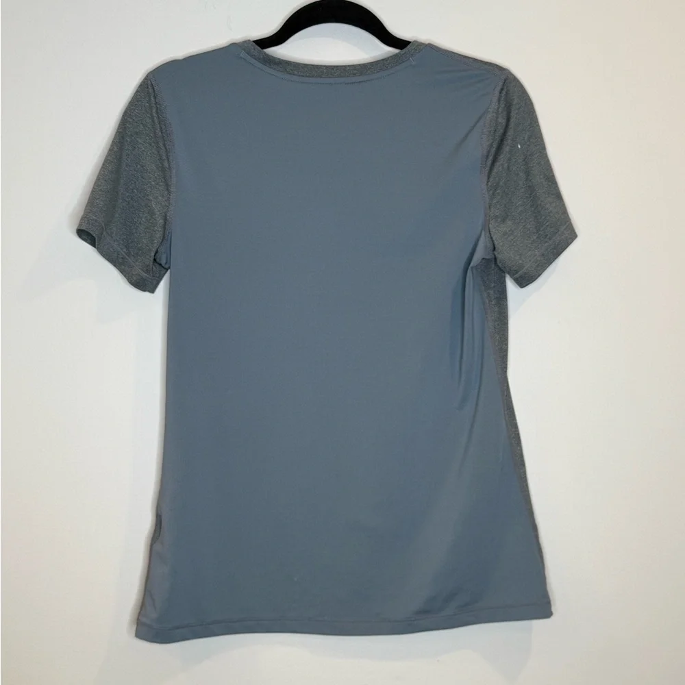 🔥Nike Dry Fit V Neck Women's Gray Top Sz M🔥